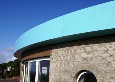 Curved aluminium roof barge